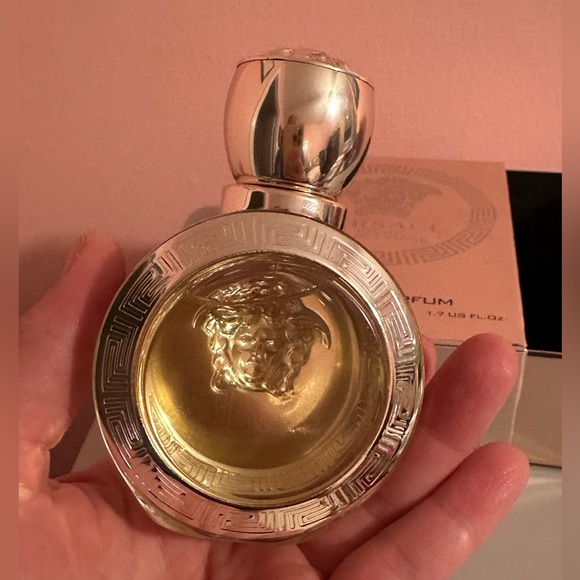 Versace Eros pour Femme. Eau de Parfum 1.7 oz. - Picture 4 of 8